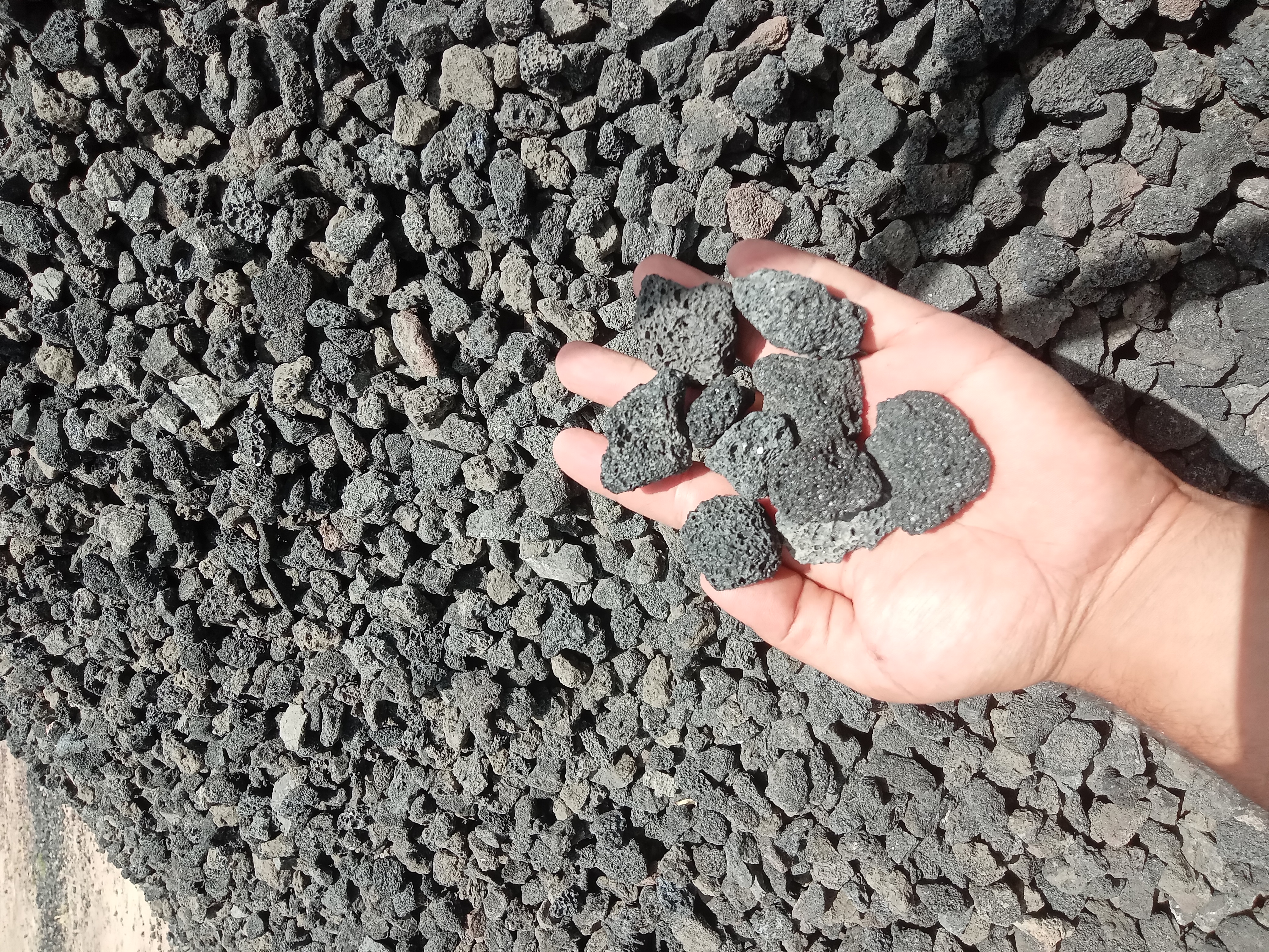 پوکه بادامی مشکی درجه 1